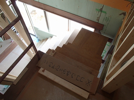 吹き抜けとデザイン階段のあるＲＣの家･･･足場が取れました。⑧三和建設のコンクリート住宅＿blog 鉄筋コンクリートの家　宝塚